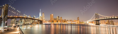 Naklejki na drzwi Panoramiczny widok na Brooklyn Bridge i Manhattan