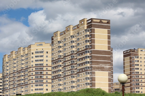 современные высотные многоквартирные дома