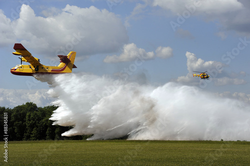 Bombardier d'eau en largage