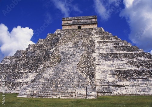 El Castillo, Chichen Itza, Yucatan, Mexico #88351402