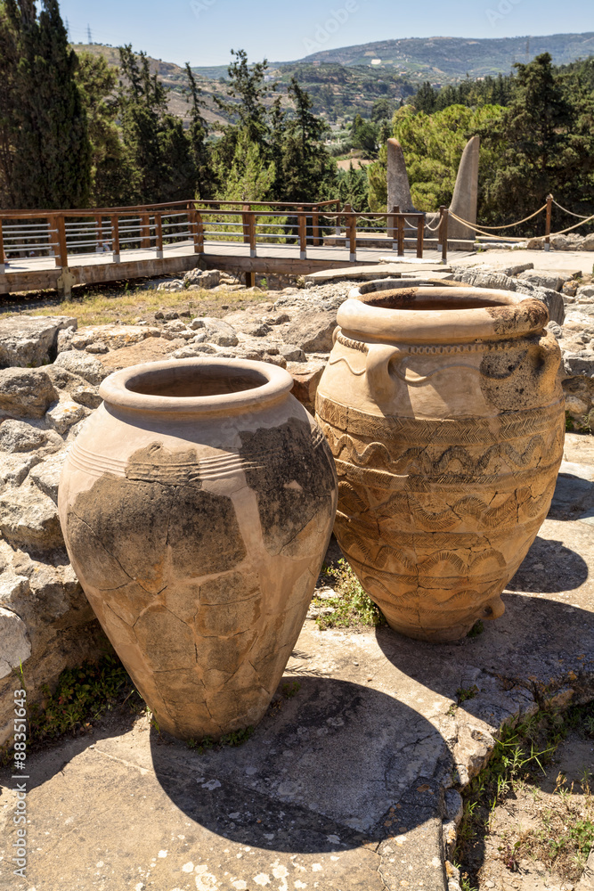 Obraz premium Clay jars at Knossos palace. Crete, Greece.