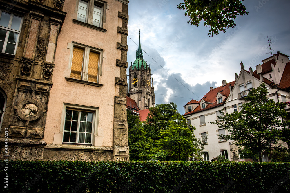 Obraz premium Blick auf den Turm der Paulskirche in München