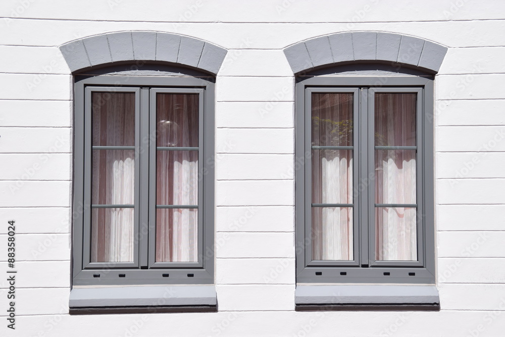 Restaurierte Rundbogenfenster