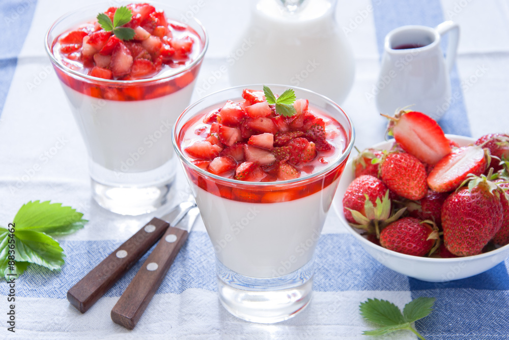 Strawberry panna cotta