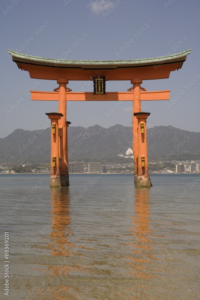 Otorii gate, Itsukushima shrine, Miyajima, Japan Otorii gate, Itsukushima shrine, Miyajima, Japan