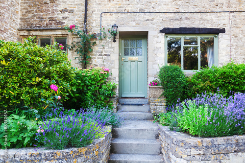 Hauseingang eines malerischen Cottages in Bibury, England