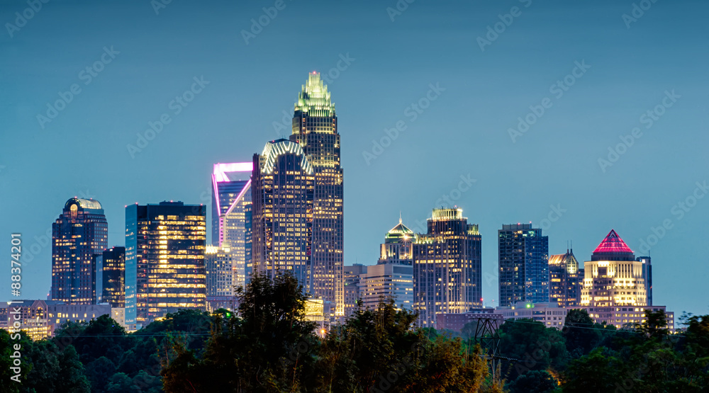 Naklejka premium charlotte north carolina night skyline