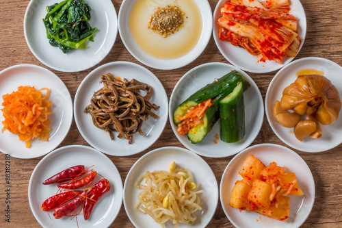 韓国の漬け物　木の板の背景　 Korean pickle group photo