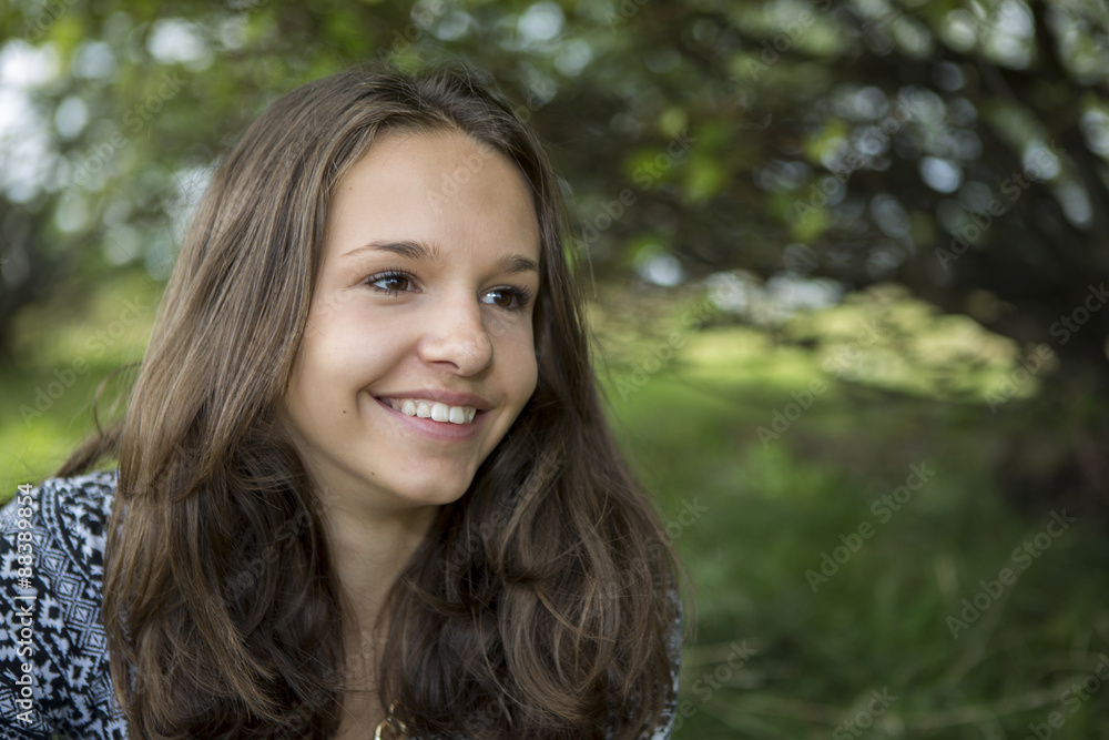 Outdoor Portrait einer Jugendlichen Outdoor Portrait einer Jugendlichen