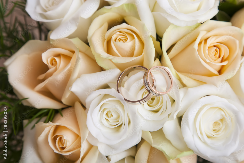 Wedding rings with Bouquet of roses Wedding rings with Bouquet of roses