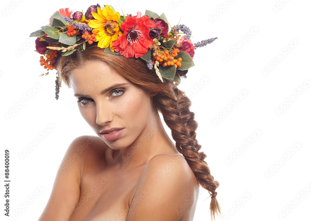 Naklejka premium Portrait of a beautiful blonde with a wreath on his head