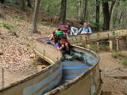 Wallpaper Mural 滑り台　子ども　兄妹 Torontodigital.ca