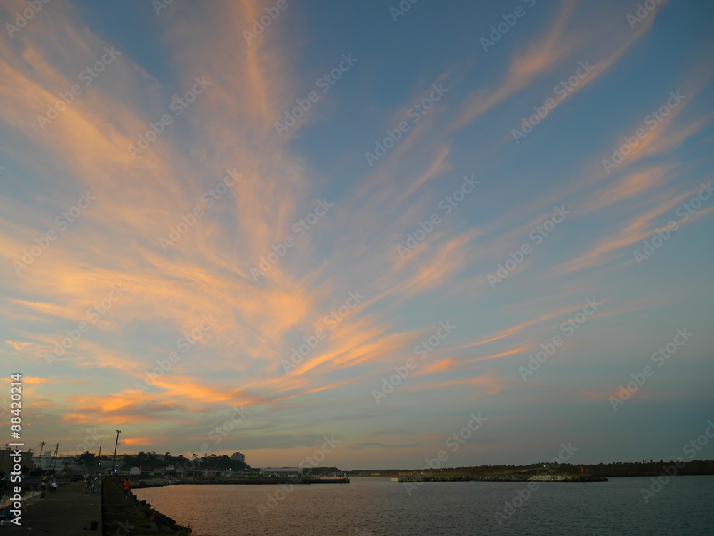 Fototapeta premium 夕焼けの那珂湊港