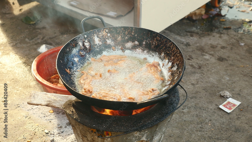 Deep-frying bullfrogs in a wok over a household stove ( close up ) Deep-frying bullfrogs in a wok over a household stove ( close up )