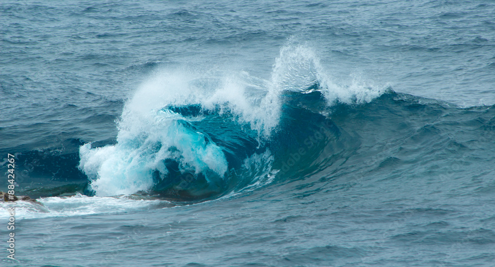 Naklejka premium breaking waves
