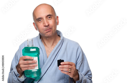 Εκτύπωση καμβά Man rinsing with mouthwash