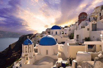 Sierkussen Foto van de dag Zonsondergang boven Oia op Santorini  © cristianbalate