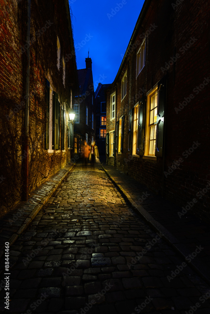 dunkle altertuemliche Gasse dunkle altertuemliche Gasse