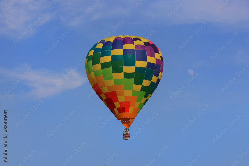 Naklejka premium Colorful hot air balloon in the sky