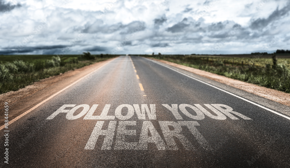 Plakat Follow Your Heart written on rural road