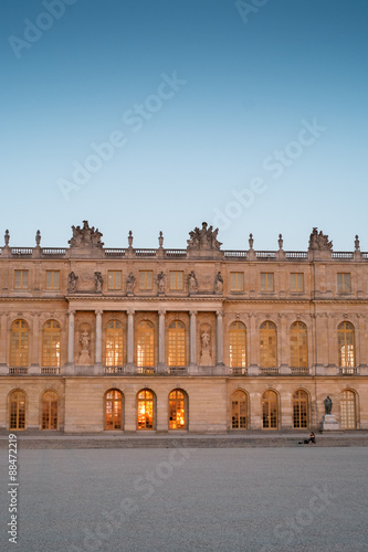 La nuit tombe sur le Château de Versailles