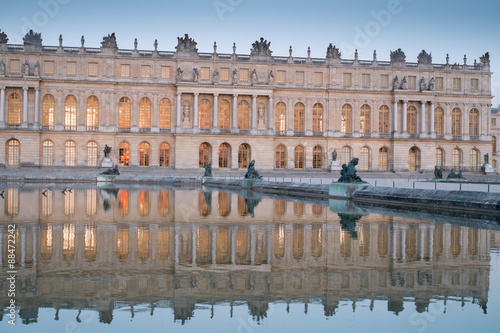 La nuit tombe sur le Château de Versailles