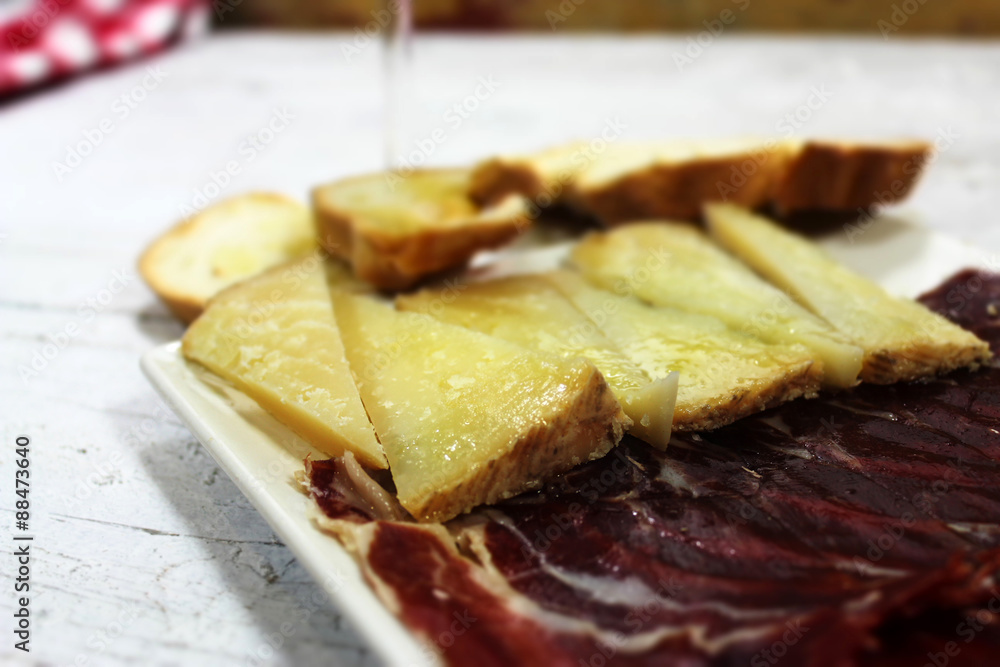 Queso con jamón ibérico Queso con jamón ibérico