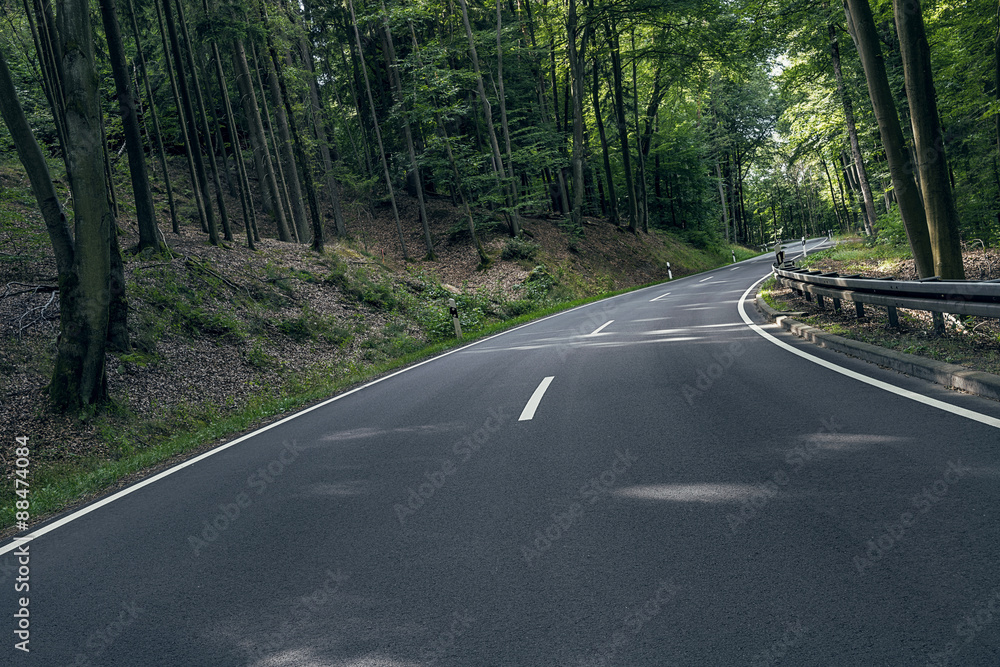 Obraz premium Bundesstraße im Odenwald 03