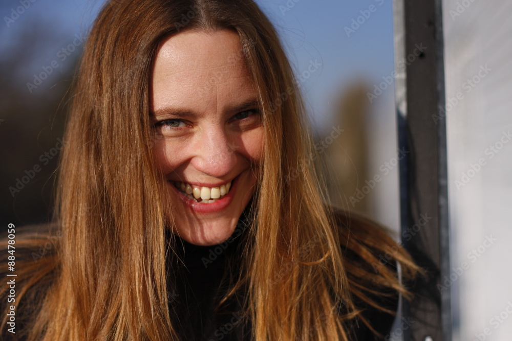 junge Frau lacht (Variante) junge Frau lacht (Variante)