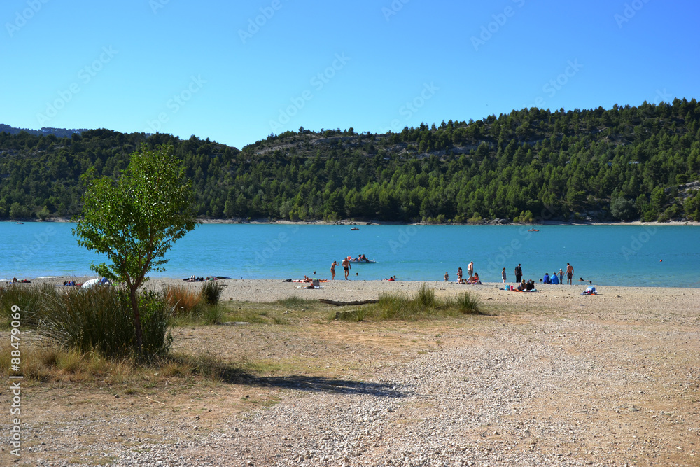 Plage sur le Lac de Sainte Croix dans le Var - Frace Plage sur le Lac de Sainte Croix dans le Var - Frace