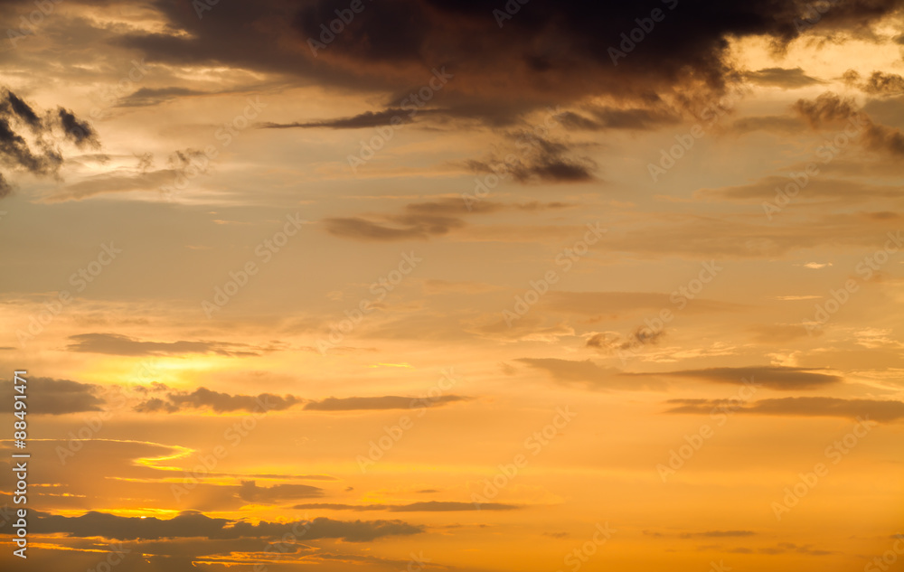 Obraz premium colorful dramatic sky with cloud at sunset