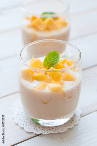 mango panna cotta, Italian dessert