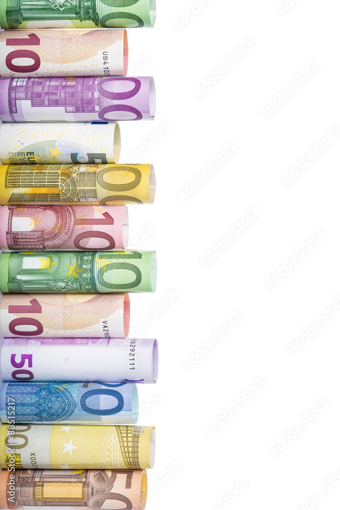 Billetes de euro enrollados aislados sobre fondo blanco con espacio para  texto y publicidad Stock Photo