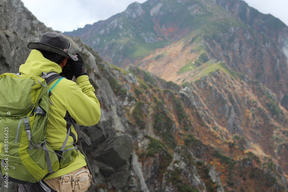 標高約3000メートル、木曽駒ヶ岳の千畳敷カールの紅葉