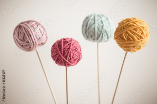 Φωτογραφία Close up of multicolor balls of yarn