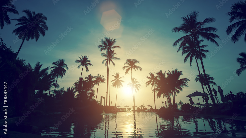 Obraz premium Beautiful sunset on a tropical beach.