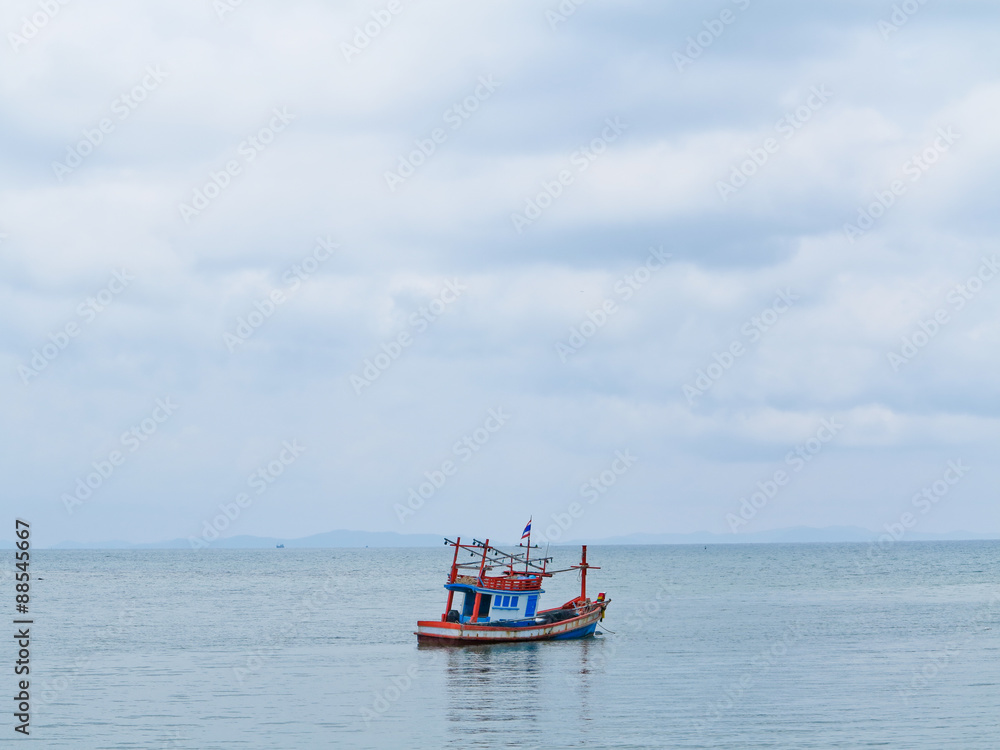 Thai fishing boat movement used as a vehicle for finding fish Thai fishing boat movement used as a vehicle for finding fish