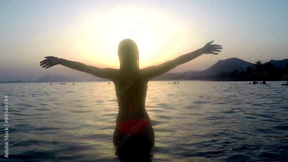 mujer en la playa