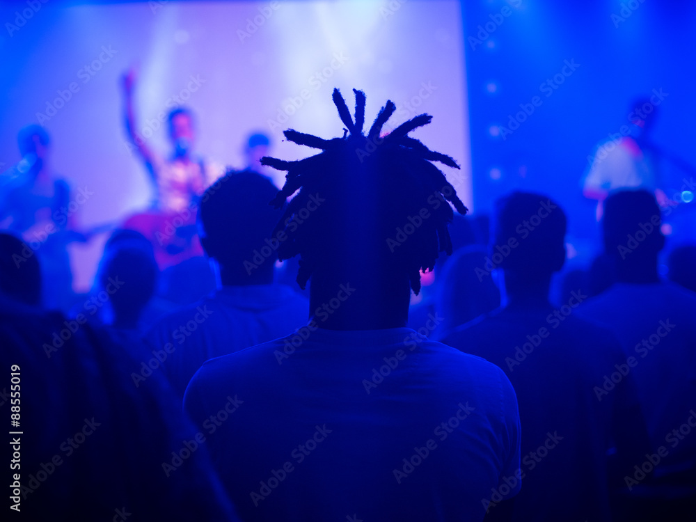 Menschen beim Rockkonzert Menschen beim Rockkonzert