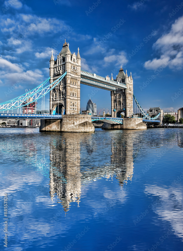 Famous Tower Bridge against blue sky in London, England - obrazy, fototapety, plakaty 