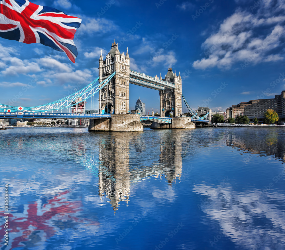 Famous Tower Bridge with flag of England in London, UK - obrazy, fototapety, plakaty 
