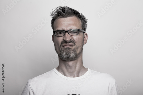 Extrem angewiderter Mann