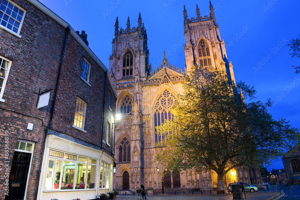 Fototapeta premium Night shot of York´s biggest Cathedral. York Minster.