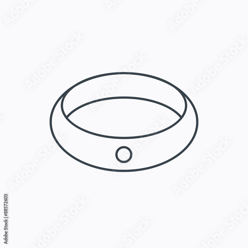 Diamond engagement ring icon. Jewelery sign.
