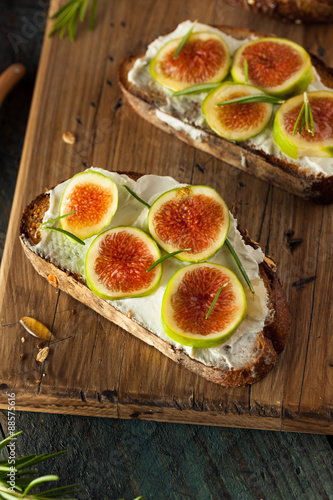 Homemade Fig and Goat Cheese Toast