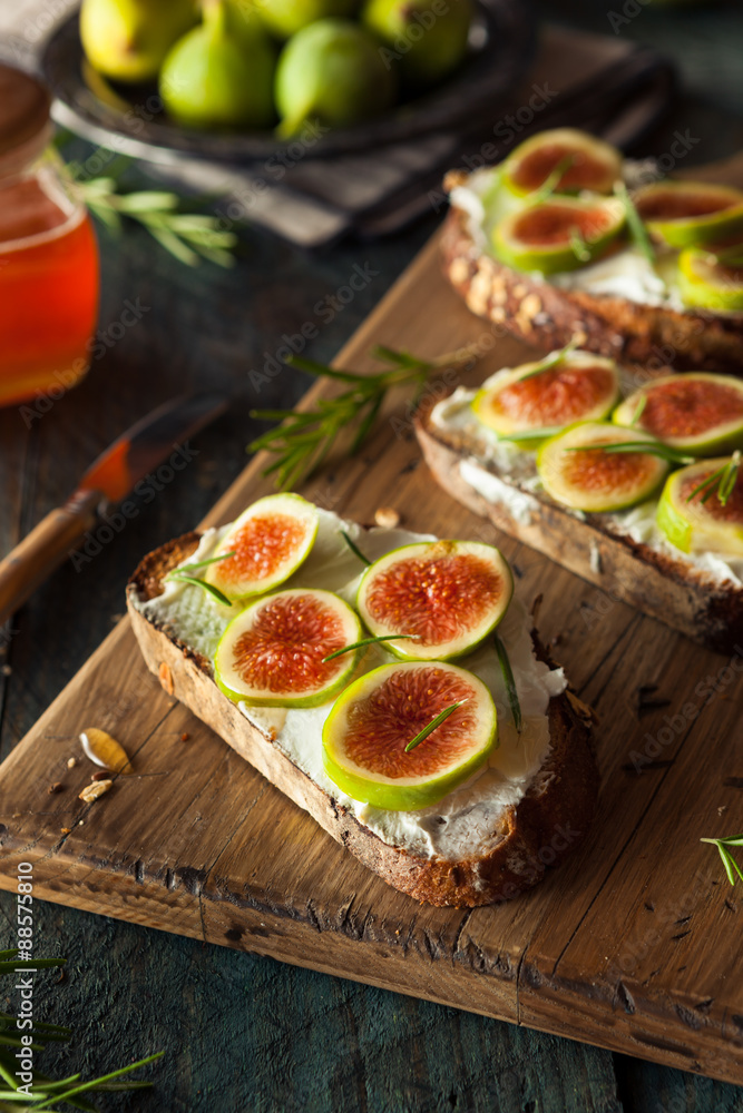 Homemade Fig and Goat Cheese Toast Homemade Fig and Goat Cheese Toast
