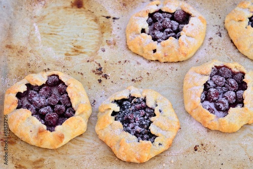 Tartlets with cherries and currants
