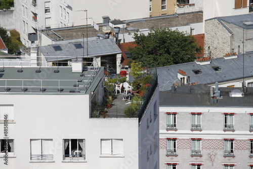 Terrasse jardin sur le toit d'un immeuble à Paris 