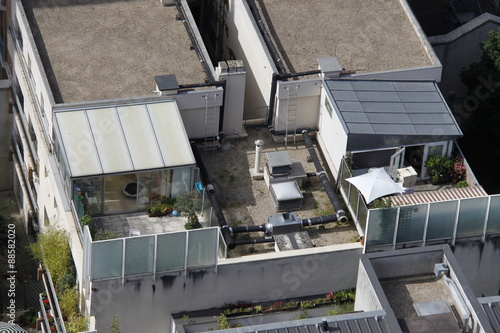 Terrasse sur le toit d'un immeuble à Paris