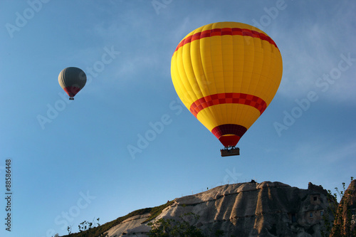 Colorful hot-air balloons © aquatarkus